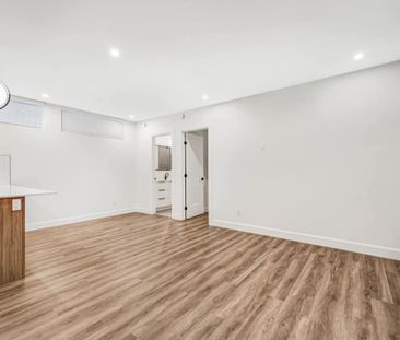 845 Woodroffe Ave - Photo 2