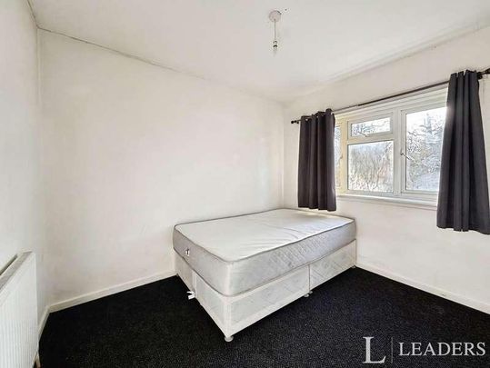 The Hides, Harlow, CM20 - Photo 1