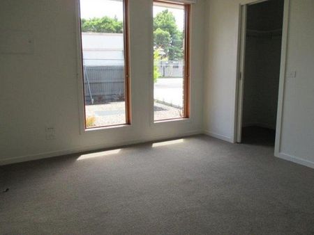 2/54 Dundas Street, Thornbury VIC 3071 - Photo 4