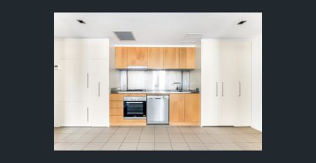 SPACIOUS AND MODERN APARTMENT 100M FROM BONDI BEACH - Photo 4