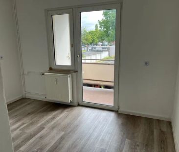 Schöne 2,5 Zimmer-Wohnung mit Balkon im I. OG in 47226 Duisburg - Foto 1