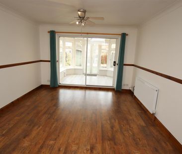 2 bedroom Semi-Detached House to let - Photo 6