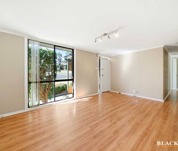 SINGLE LEVEL HOME, CUL-DE-SAC LOCATION - Photo 2