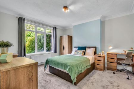 4 bedroom flat to rent - Photo 3