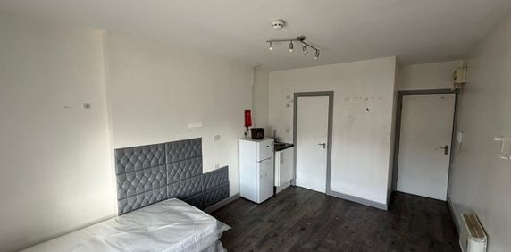 Studio Flat, Church Road, E10 - Photo 2