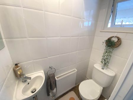 Price £2,595 pcm - Available 17/07/2026 - Part Furnished - Photo 2