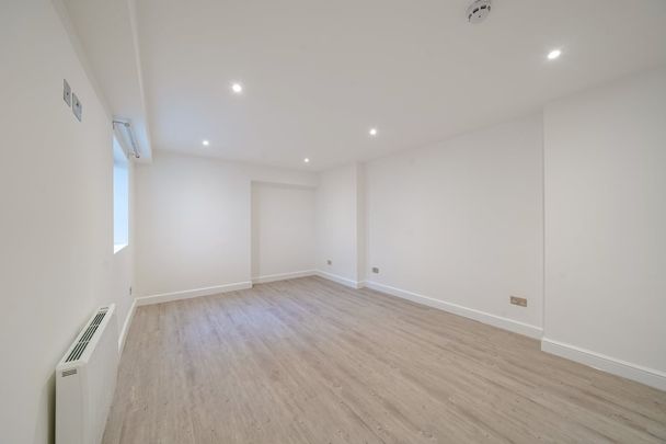 3 bedroom flat to rent - Photo 1