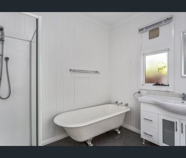 Family home with character and charm - Photo 2