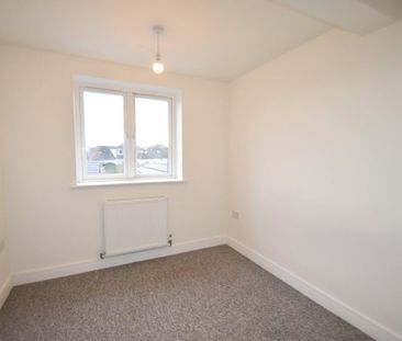 4 bedroom semi-detached house to rent - Photo 5