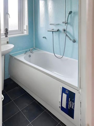 3 bedroom terraced house to rent - Photo 3