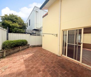 3/169 Brunker Road, Adamstown - Photo 2
