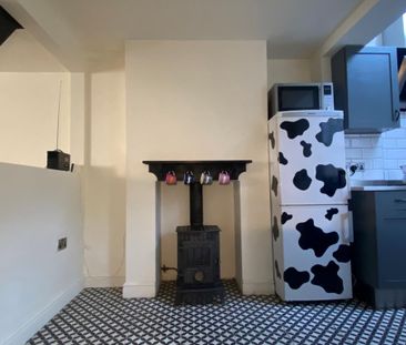 2 bedroom cottage to rent - Photo 2