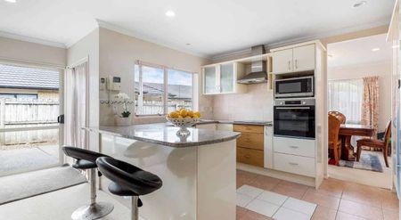 Spacious 5 bedroom family home in a prime location! - Photo 2