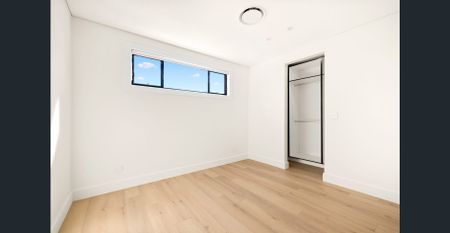 Amazing Five Bedroom Home In Prime Location Of Cabramatta West - Photo 3