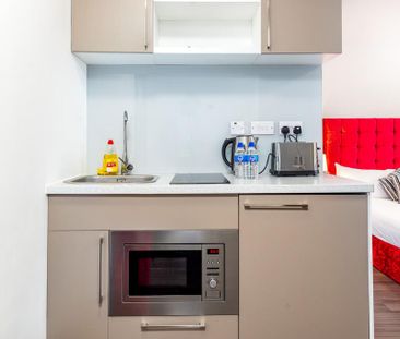 1 bedroom in a flat share to rent - Photo 2