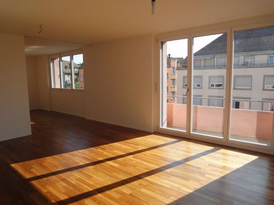 "Moderne Wohnung in unmittelbarer Nähe des Schaffhauserplatzes" - Photo 1