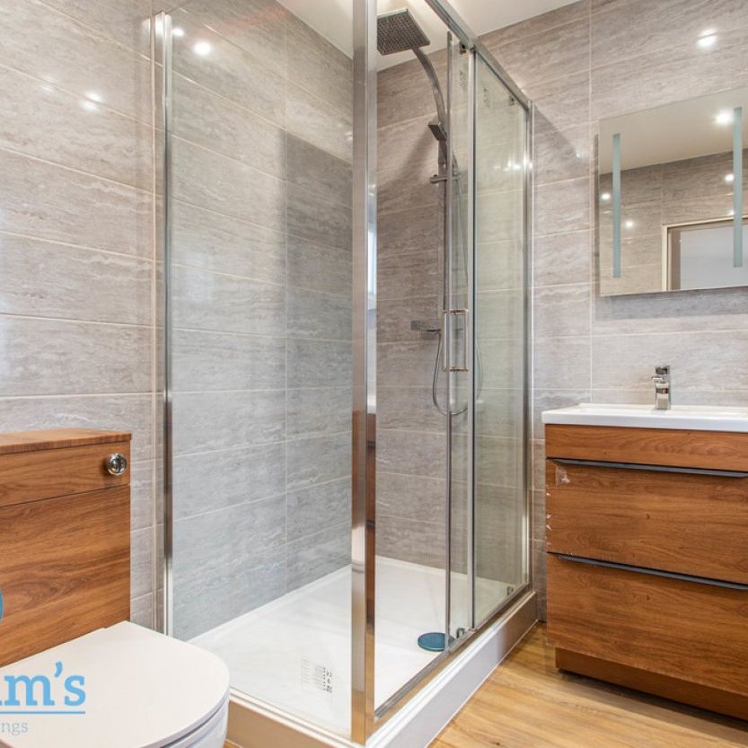 6 bed Mid Terraced House for Rent - Photo 1