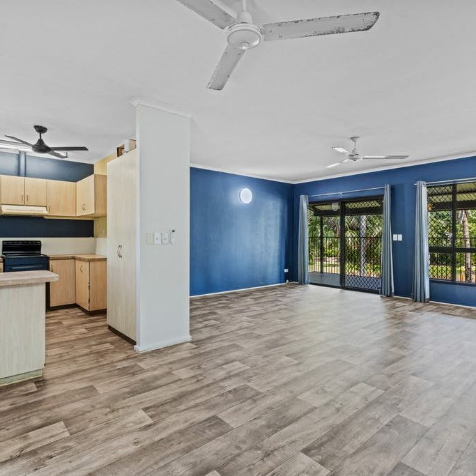 SPACIOUS FAMILY HOME IN A QUIET, CONVENIENT LOCATION - Photo 1