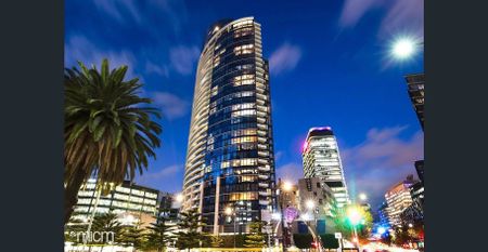 SPECTACULAR 3 BEDROOM WITH PANORAMOIC CITY AND HARBOUR VIEWS - Photo 3