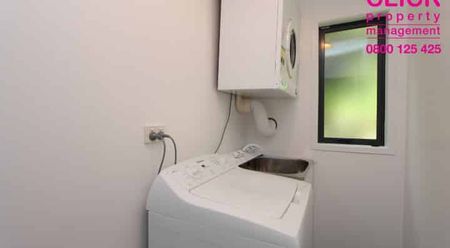 Spacious 5-Bedroom Home Close to Uni & City - Photo 4