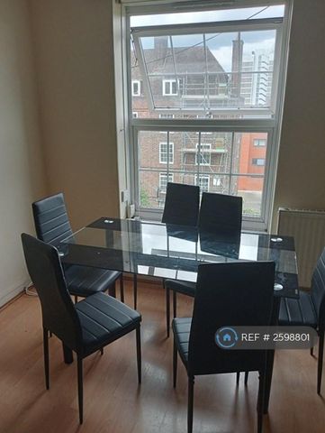 1 bedroom in a house share to rent - Photo 3