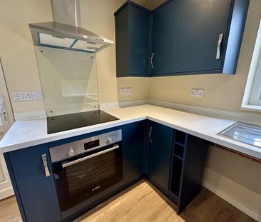 3 bedroom semi-detached house to rent - Photo 6