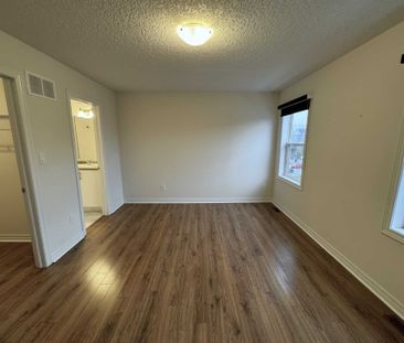 South Barrie: 2 Bed, 2.5 Bath Townhouse, Leggott Ave. - Photo 2