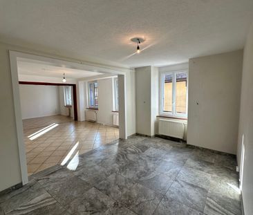 Bel appartement de 4.5 pièces dans une maison villageoise - Photo 2