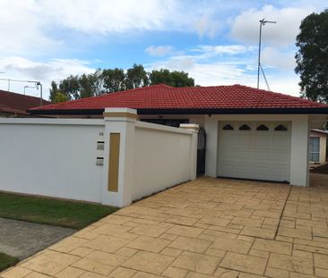 Stunning Home in Paradise Point - Photo 4
