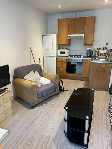 2 Bed Flat, Clapham Common South Side, SW4 - Photo 3