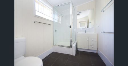 Charming Greenslopes Cottage — Cute, Cozy & Convenient - Photo 2