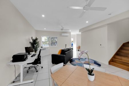 Modern Living in the Hearth of Mango Hill - Photo 2