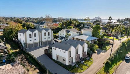 Stylish & Modern - Photo 3