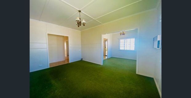 Classic Queenslander - Great Location - Photo 1