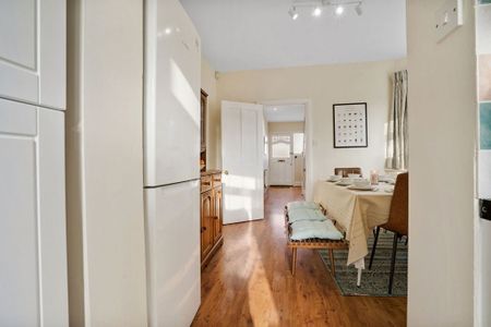 4 Bed Semi-Detached House, Woodberry Grove, N12 - Photo 3