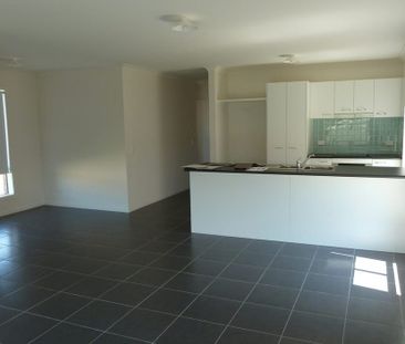 Spacious Family Home in Hamilton Valley - Photo 3