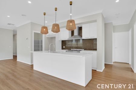 Beautifully Presented Home Close to All Amenities - Photo 2