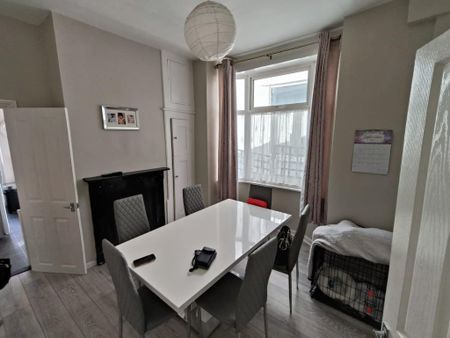 3 bedroom terraced house to rent - Photo 2