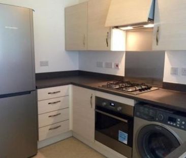 4 bedroom semi-detached house to rent - Photo 3