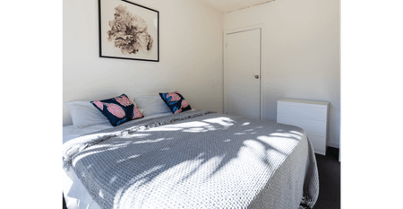 Fully Furnished Modern 3 bedroom Unit in the Heart of Prahran with Private parking and Balcony - Photo 4