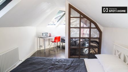 Studio Apartment in 4-bedroom house in Dundrum, Dublin - Photo 4