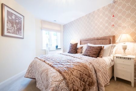 Available unfurnished now - Photo 5