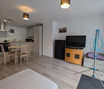 2 bedroom flat to rent - Photo 5