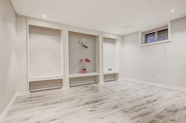 For Lease - 21 Alice Crescent, Toronto, Ontario - Photo 1