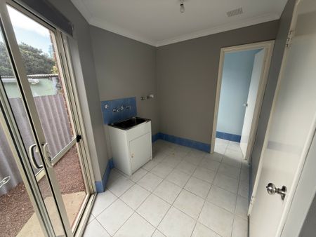 Spacious & Private Home with Easy-Care Yard - Close to Everything! - Photo 5