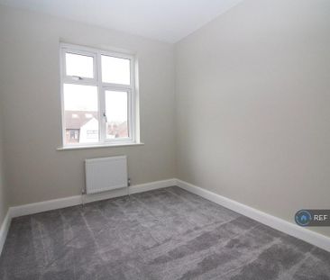 5 bedroom semi-detached house to rent - Photo 2