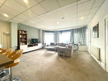 2 Bed Flat, Westbury-On-Trym, BS10 - Photo 2