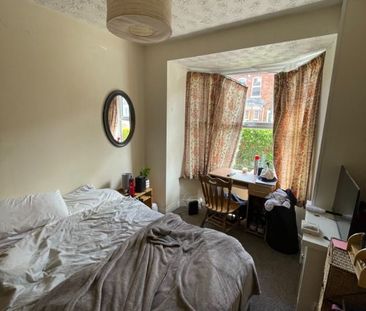 45 St Albans Gardens, Belfast BT9 5DR - Photo 2