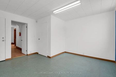 760 King Street E #Room 3 - Photo 2