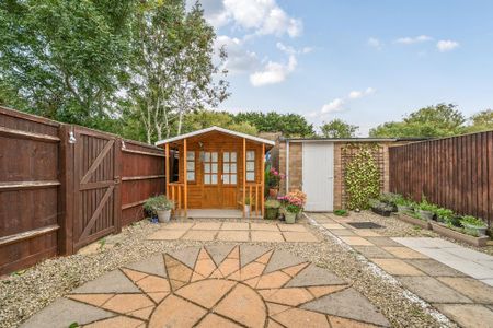 3 bedroom end of terrace house to rent - Photo 4